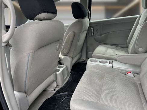 Used 2015 Nissan Quest S image 11