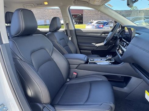 New 2026 Nissan Pathfinder SL AWD/4WD image 12