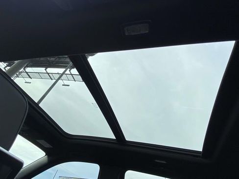 Used 2021 GMC Yukon XL Denali w/ Denali Premium Package image 16