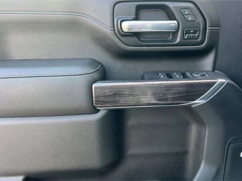 Used 2021 Chevrolet Silverado 2500 LTZ w/ LTZ Premium Package image 11