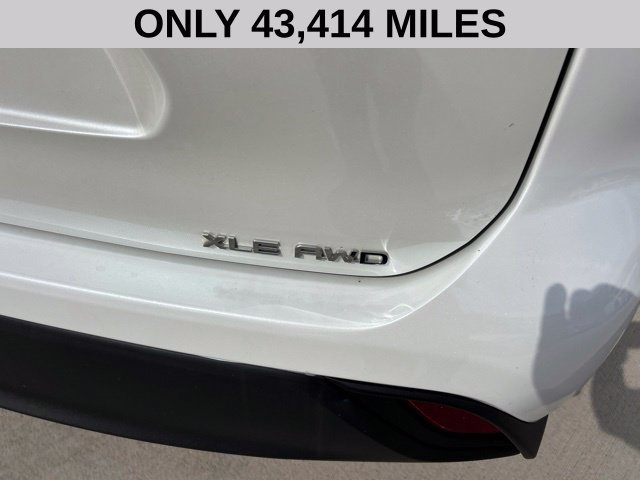 Used 2023 Toyota Highlander XLE AWD/4WD image 4