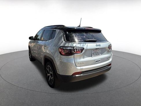 Used 2025 Jeep Compass Limited AWD/4WD image 4
