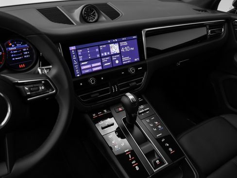 Certified 2025 Porsche Macan image 30