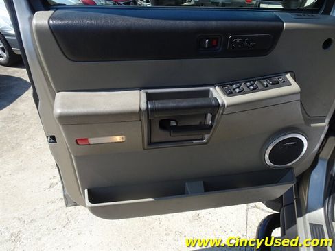 Used 2004 HUMMER H2 w/ Preferred Equipment Group AWD/4WD image 30