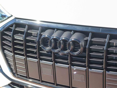 Certified 2025 Audi Q3 2.0T Premium Plus w/ Premium Plus Package AWD/4WD image 13