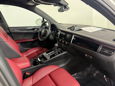 Certified 2026 Porsche Macan AWD/4WD image 15