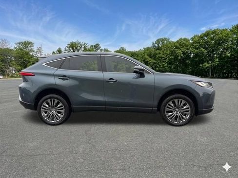 Used 2024 Toyota Venza XLE AWD/4WD image 10
