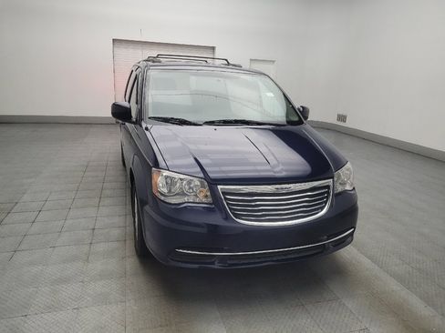Used 2016 Chrysler Town & Country LX FWD image 14