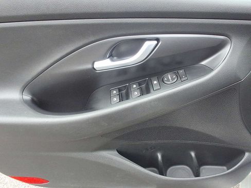 Used 2018 Hyundai Elantra GT w/ Style Package 02 FWD image 16