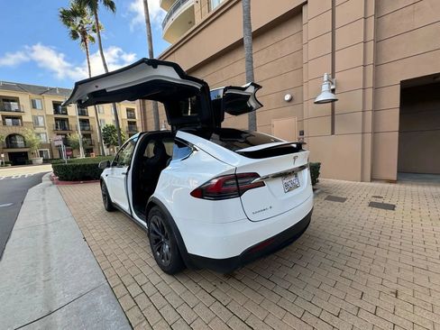 Used 2018 Tesla Model X 75D AWD/4WD image 5