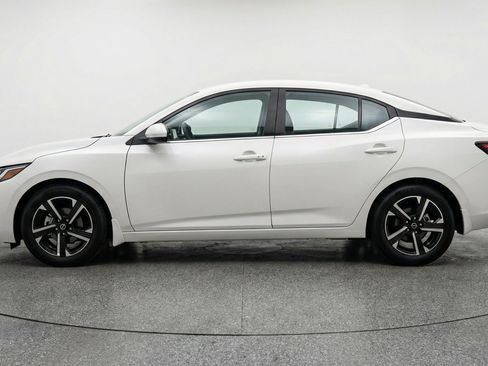 Used 2025 Nissan Sentra SV FWD image 5