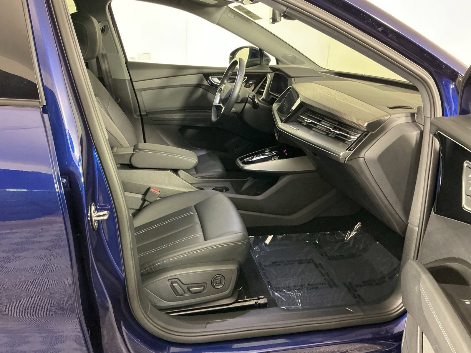 Used 2023 Audi Q4 e-tron Premium w/ Convenience Package AWD/4WD image 18