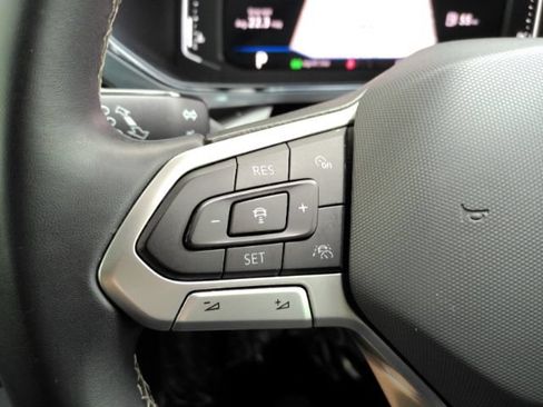 Used 2022 Volkswagen Taos SEL w/ Panoramic Sunroof Package FWD image 32