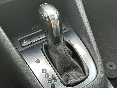 Used 2012 Volkswagen Golf 4-Door image 18