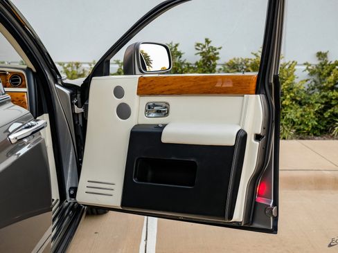 Used 2014 Rolls-Royce Phantom Sedan image 81