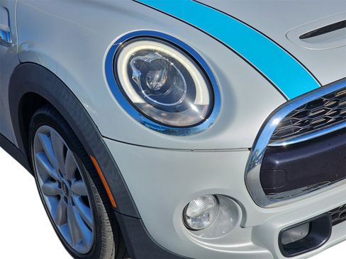 Used 2017 MINI Cooper S image 9