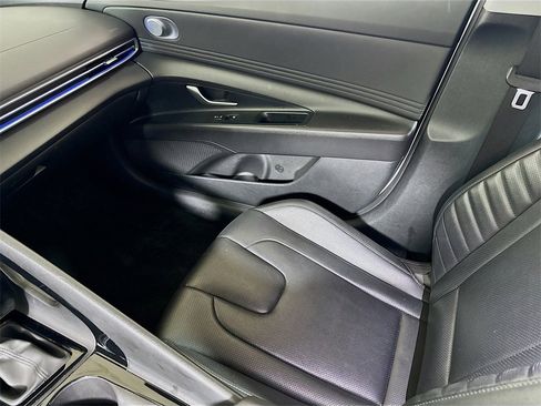 Used 2024 Hyundai Elantra Limited image 23