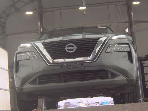 Used 2022 Nissan Rogue SV AWD/4WD image 3