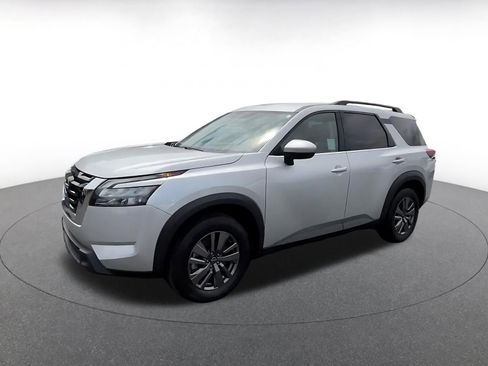 Used 2025 Nissan Pathfinder SV FWD image 8