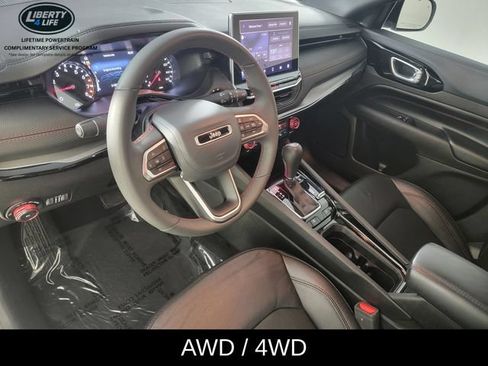 Used 2025 Jeep Compass Trailhawk AWD/4WD image 12