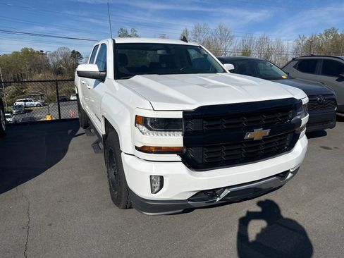 Used 2018 Chevrolet Silverado 1500 LT w/ All Star Edition image 4
