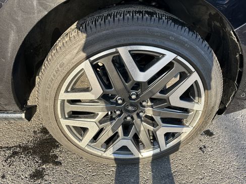 Certified 2025 Ford Expedition Platinum w/ Platinum Ultimate Package image 13