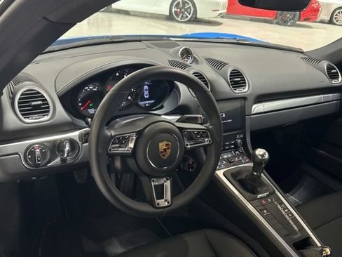 Used 2024 Porsche 718 Cayman RWD image 3