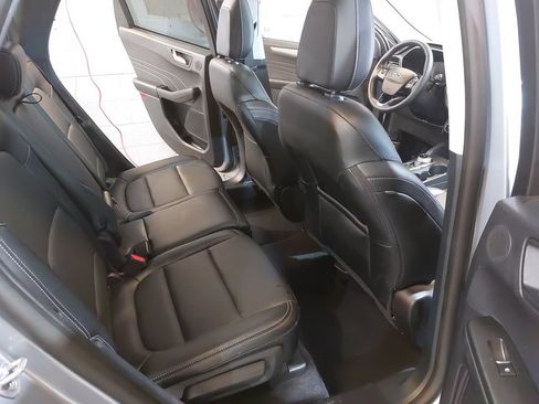 Used 2022 Ford Escape SEL w/ Technology Package FWD image 11