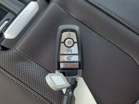 Certified 2025 Ford Expedition Platinum w/ Platinum Ultimate Package image 30