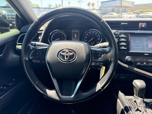 Used 2020 Toyota Camry SE FWD image 11