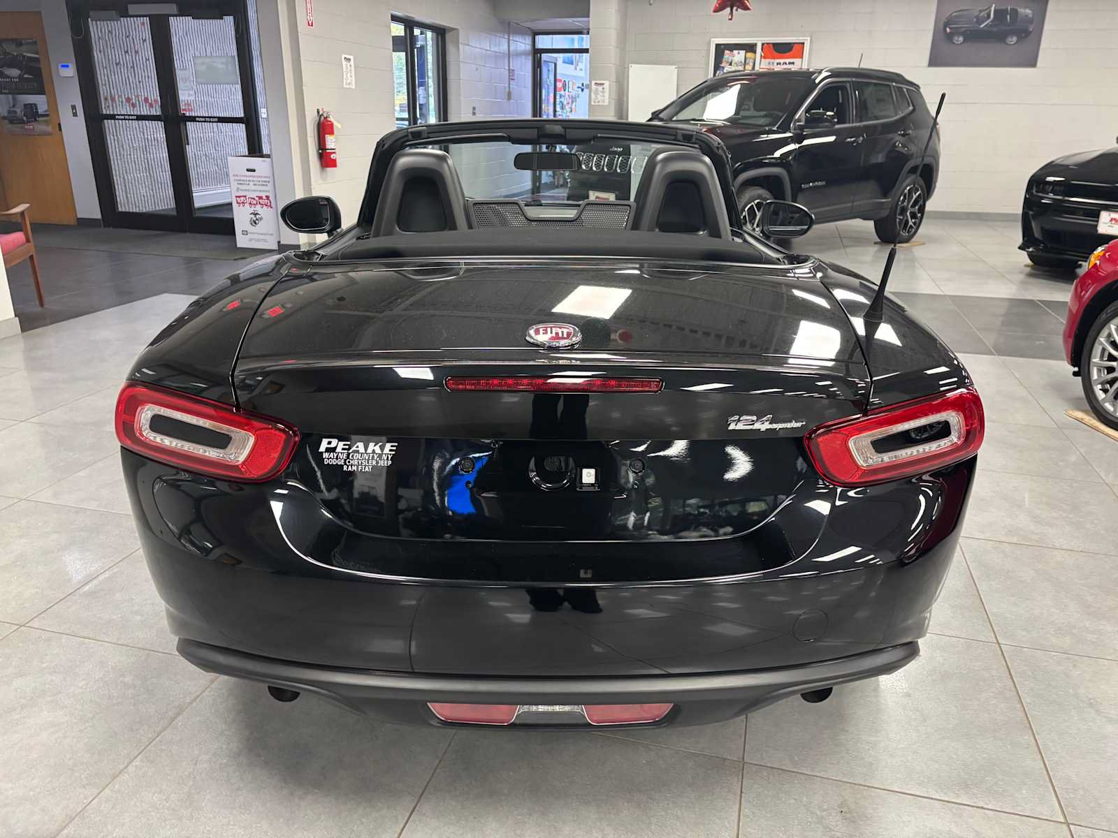 Used 2017 FIAT 124 Spider Classica RWD image 6