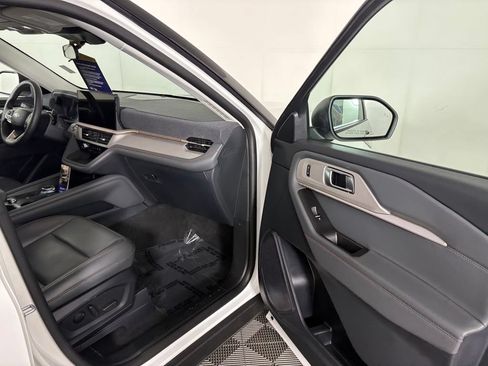 Certified 2025 Ford Explorer Active w/ Active Comfort Package AWD/4WD image 39