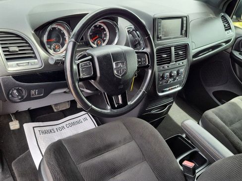 Used 2019 Dodge Grand Caravan SE FWD image 17