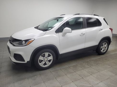 Used 2020 Chevrolet Trax LT w/ Driver Confidence Package FWD image 2