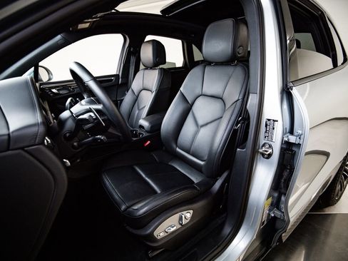 Certified 2026 Porsche Macan AWD/4WD image 5