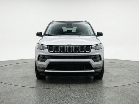 Used 2025 Jeep Compass Limited AWD/4WD image 2