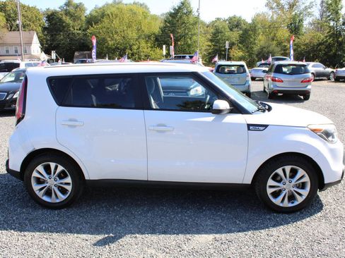 Used 2014 Kia Soul + image 6