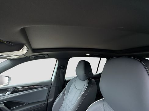 New 2026 Volkswagen Tiguan SEL R-Line image 27