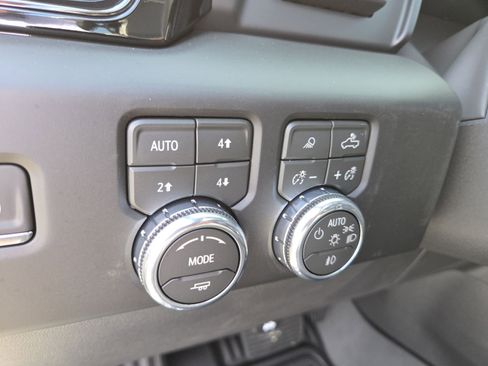 New 2026 GMC Sierra 1500 AT4X w/ LPO, Black Badging Package AWD/4WD image 8