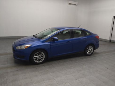 Used 2018 Ford Focus SE FWD image 2