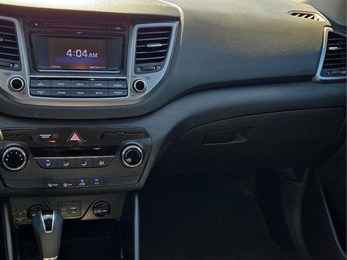 Used 2018 Hyundai Tucson SE w/ Cargo Package image 18