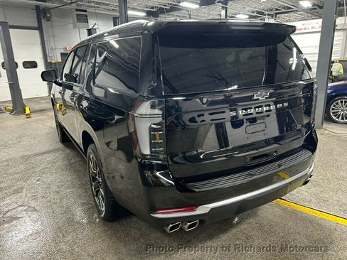 Used 2025 Chevrolet Suburban High Country AWD/4WD image 5