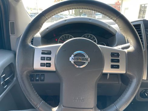 Used 2013 Nissan Frontier SL w/ Moonroof Pkg image 13