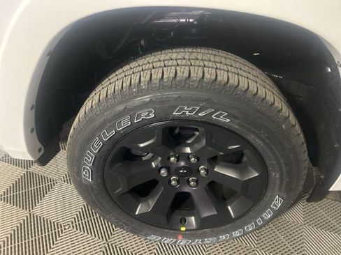 New 2026 RAM 1500 4x4 Crew Cab image 39