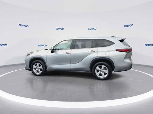 Used 2023 Toyota Highlander L FWD image 5