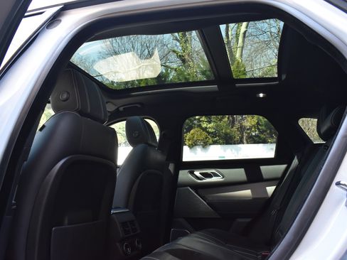 Used 2021 Land Rover Range Rover Velar R-Dynamic S image 21