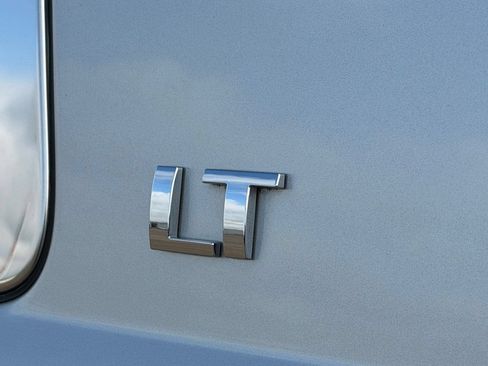 Used 2020 Chevrolet Suburban LT w/ Texas Edition Package RWD image 10