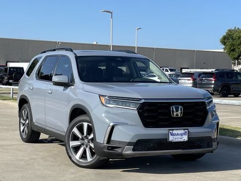 Certified 2024 Honda Pilot Touring image 2