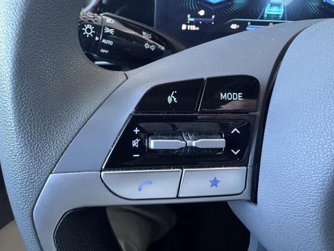 Used 2024 Hyundai Elantra SEL image 13