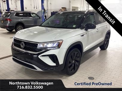 Used 2024 Volkswagen Taos SE w/ Panoramic Sunroof Package